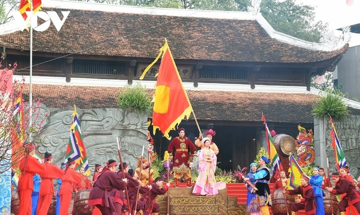 thousands attend dong da festival in memory of king quang trung picture 7