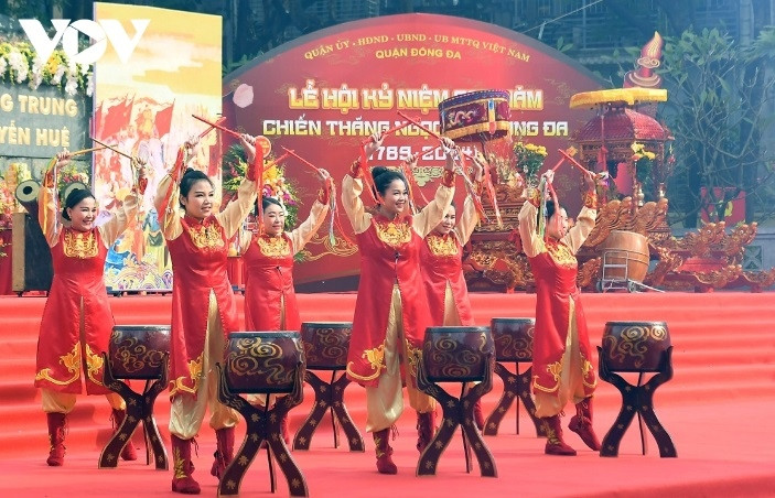 Thousands attend Dong Da festival in memory of King Quang Trung