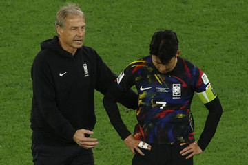 Hàn Quốc cắn răng sa thải HLV Klinsmann, phải đền bộn tiền