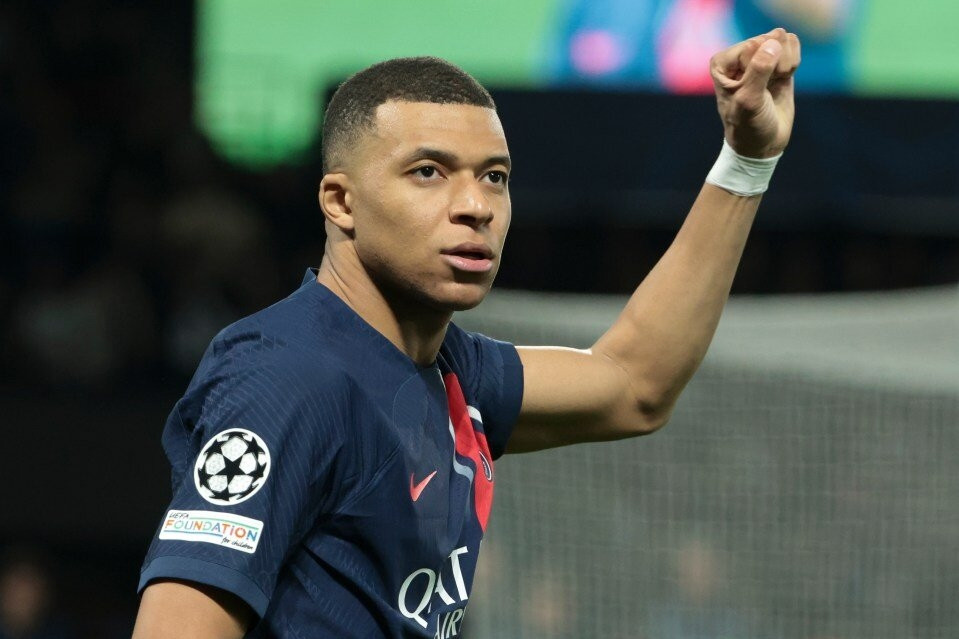 Mbappe thông báo chuyển nhượng, Real Madrid reo vui