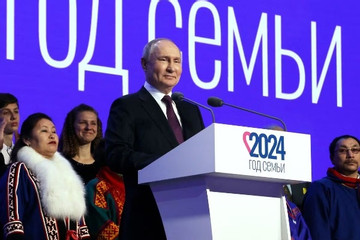 Ông Putin kêu gọi người dân sinh thêm con vì sự tồn vong của nước Nga