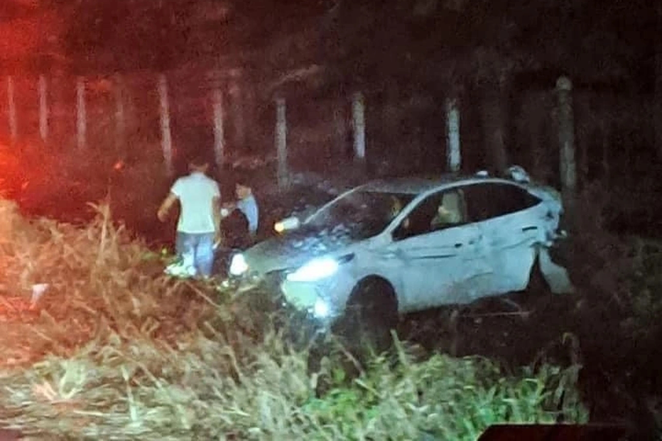 Tai nạn liên hoàn khiến 1 ô tô văng khỏi cao tốc Phan Thiết - Dầu Giây