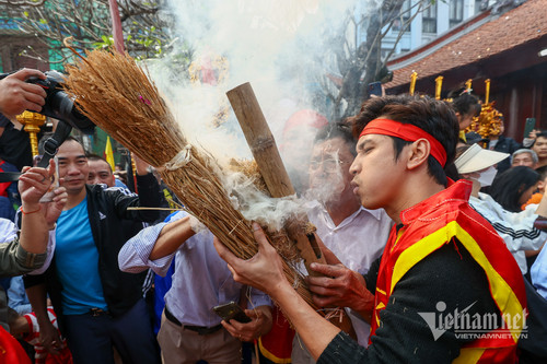 Độc đáo hội thổi cơm thi làng Thị Cấm