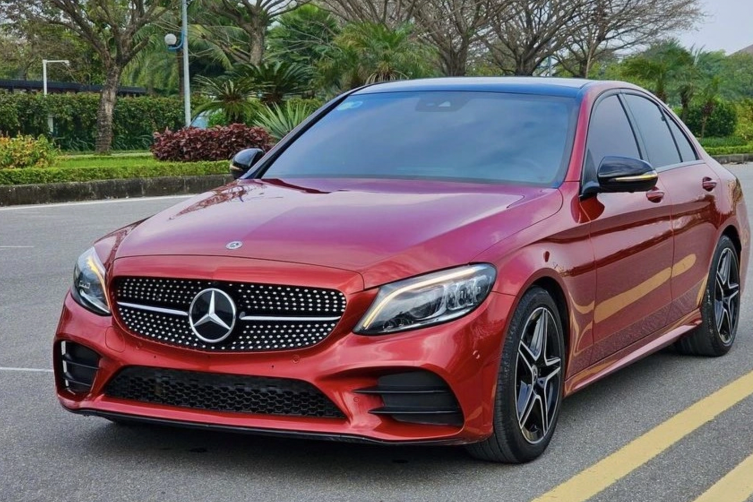 Mercedes-Benz C 300 AMG 2021 mất giá gần 800 triệu đồng sau 3 năm sử dụng