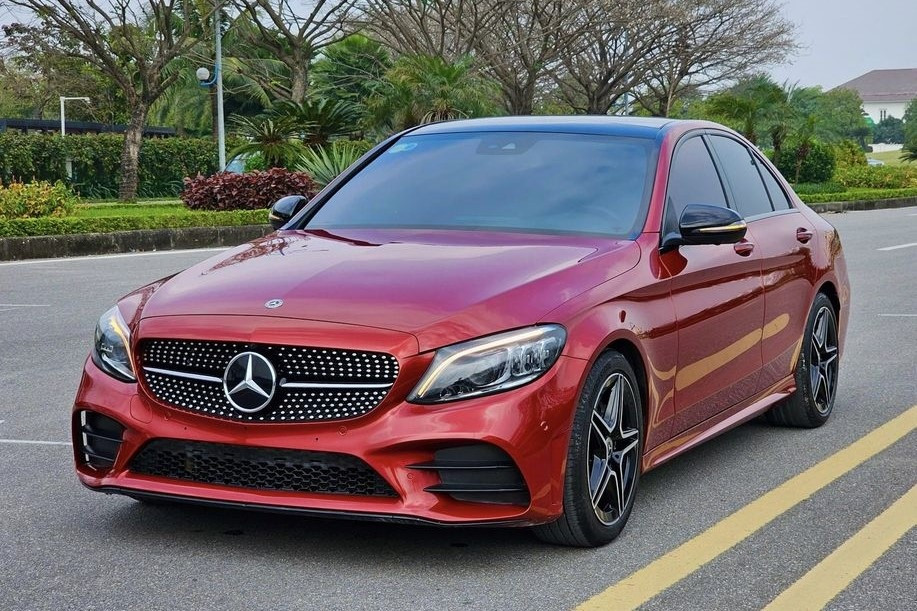 Mercedes-Benz C 300 AMG 2021 mất giá gần 800 triệu đồng sau 3 năm sử dụng - 1