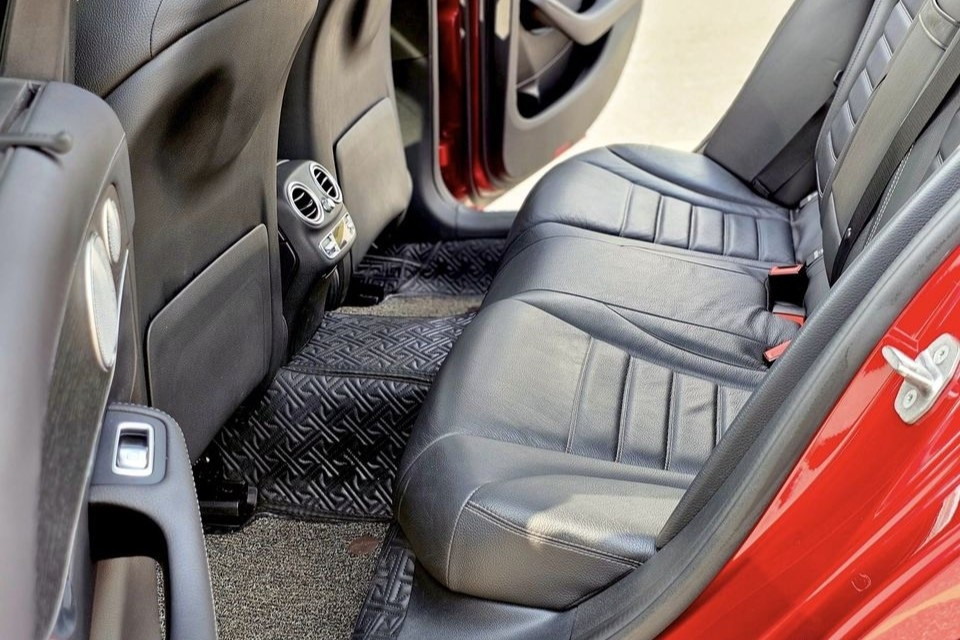 Mercedes-Benz C 300 AMG 2021 mất giá gần 800 triệu đồng sau 3 năm sử dụng - 4