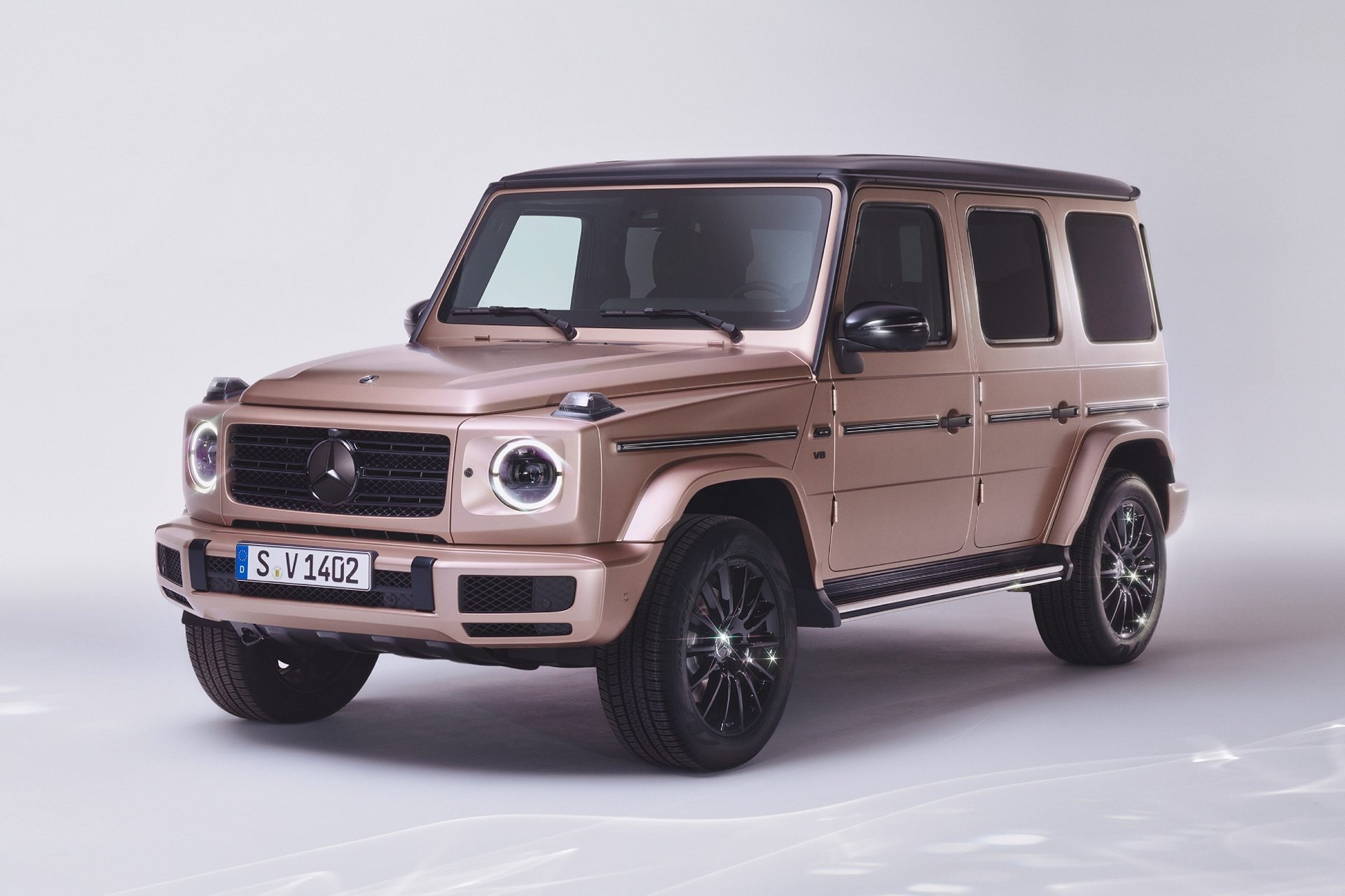 Mercedes-Benz ra mắt mẫu SUV G-500 đính 4 viên kim cương