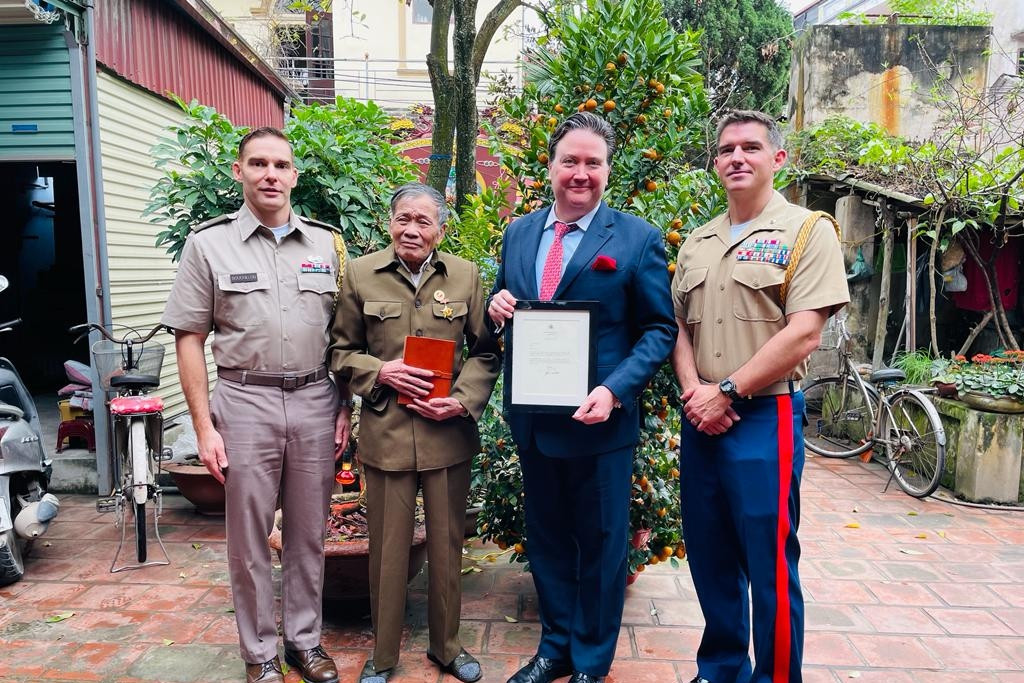 Vietnamese veteran's war diary is returned, with letter from US President