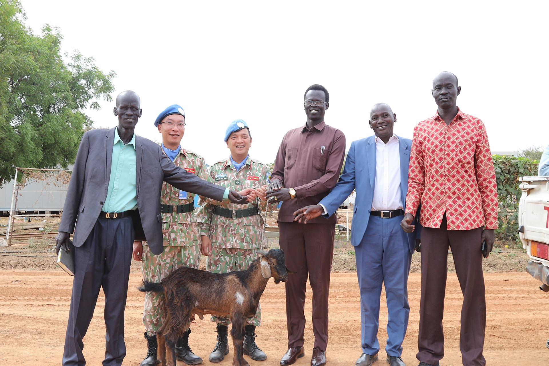 Vietnam's UN peacekeeping mission in Africa praised for helping build schools