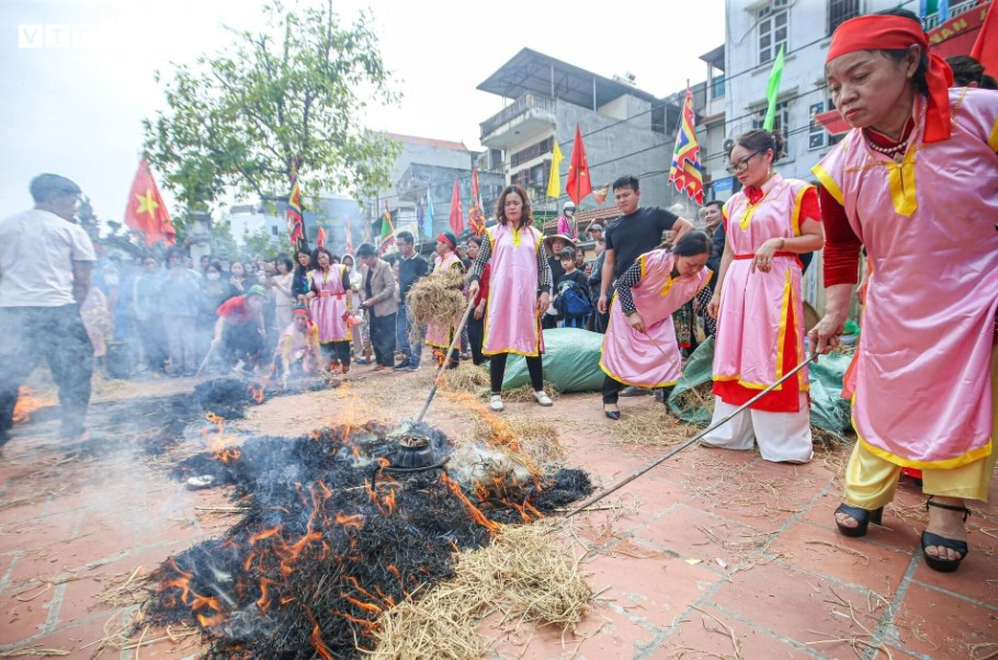 city villagers preserve unique rice cooking contest in early spring picture 7