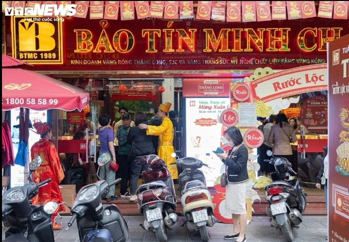 gold shops prepare for god of wealth day rush picture 1