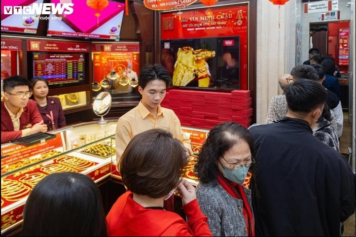 gold shops prepare for god of wealth day rush picture 3