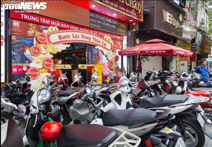 gold shops prepare for god of wealth day rush picture 9