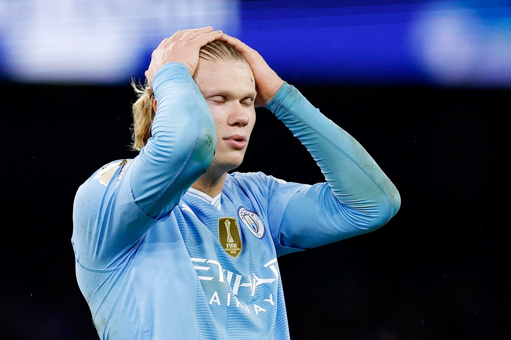 Haaland vô duyên, Man City thoát thua Chelsea