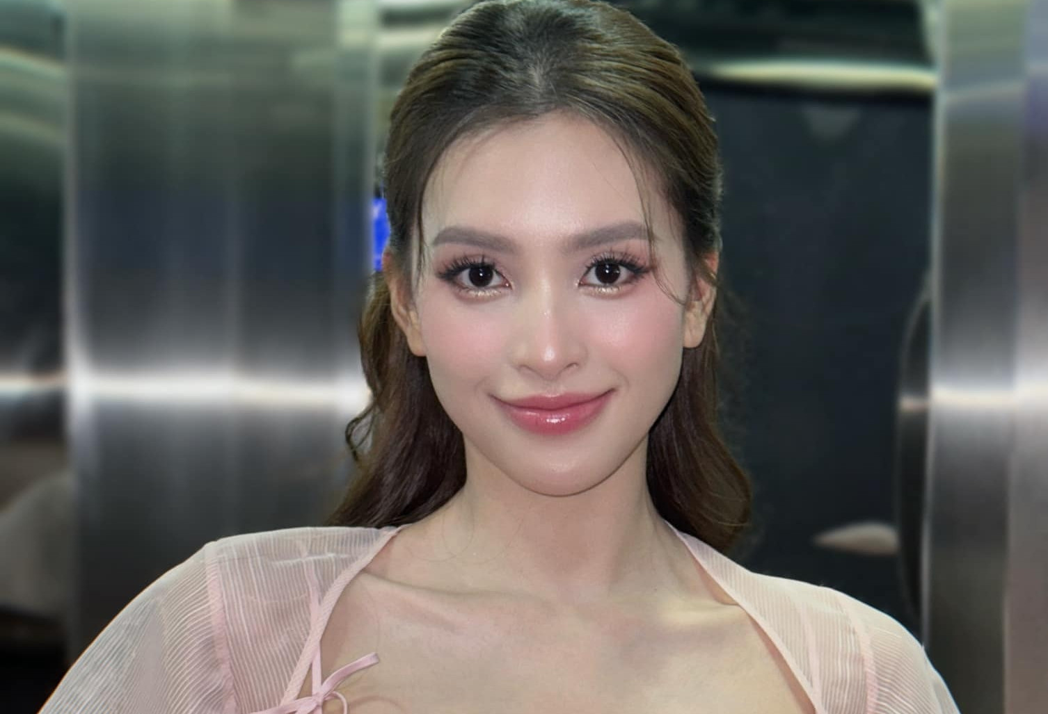 Hoa hậu xuất hiện vài phút vẫn gây sốt trong phim 'Mai' của Trấn Thành