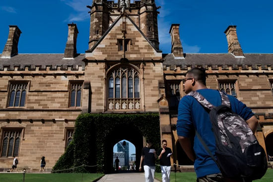 Ít nhất 8 đại học Australia rút thư mời nhập học của du học sinh