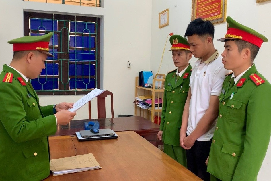 Khởi tố nam thanh niên vượt chốt đo nồng độ cồn, tông CSGT bị thương