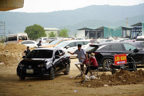 Xử lý nghiêm xã cho mượn đất làm bãi trông xe ở Thanh Hóa