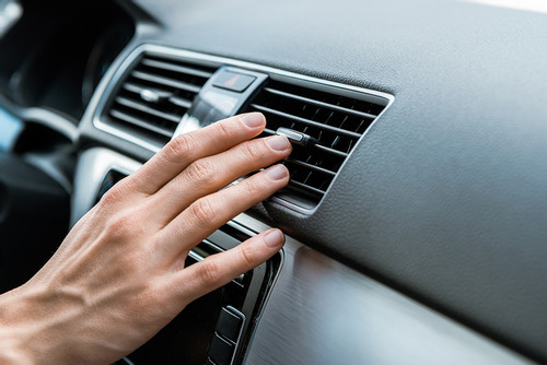 Bật điều hòa sưởi ấm trên ô tô có khiến xe tốn xăng hơn?