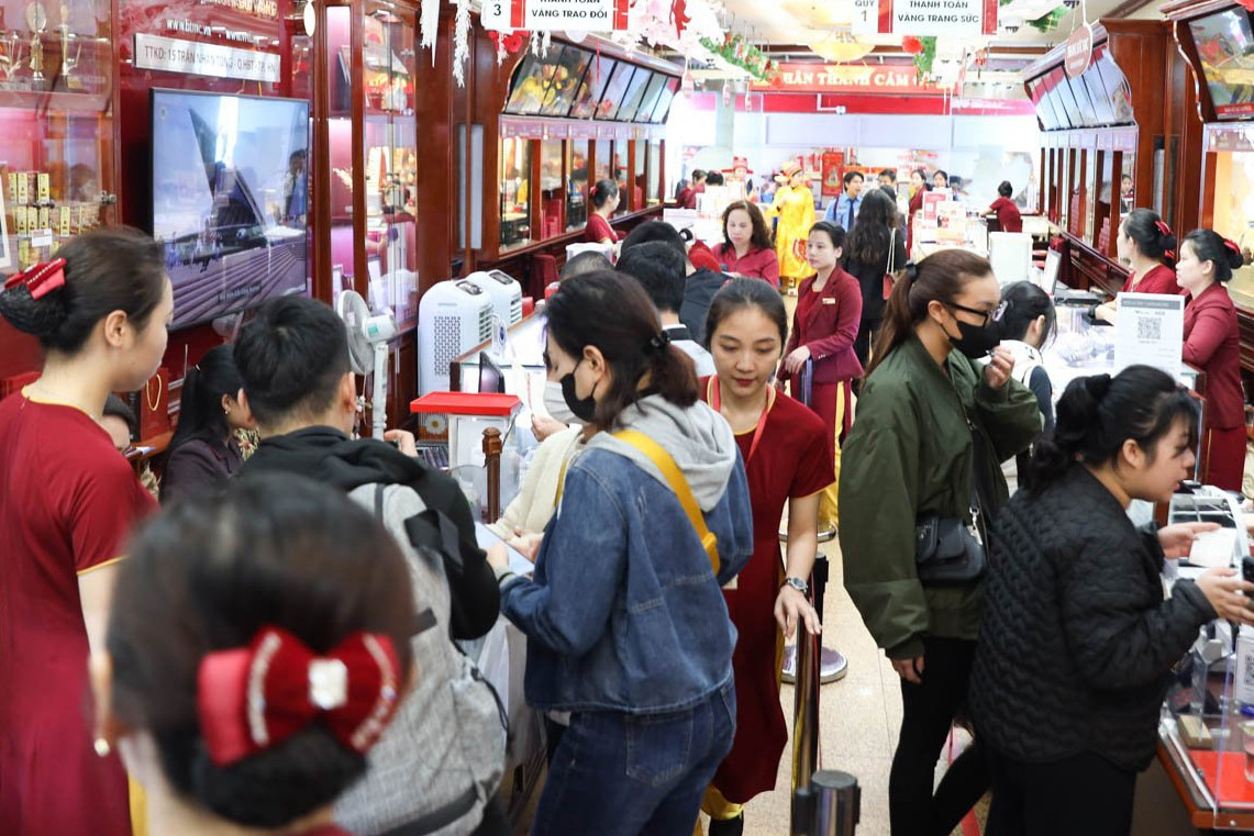 Giá vàng hôm nay 20/2/2024 tăng liên tiếp, mua vàng ngày Thần Tài đã có lãi