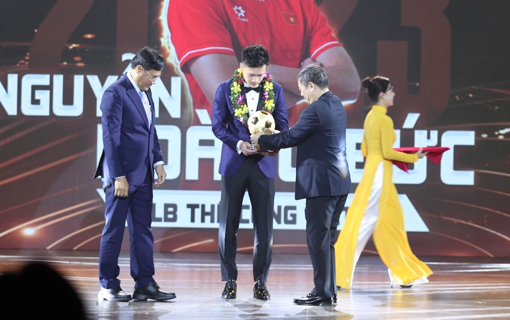 hoang duc qua bong vang 3.jpg