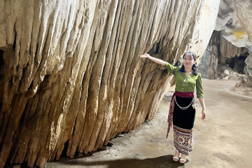 Khối thạch nhũ trong hang động đẹp nhất xứ Nghệ hút du khách tham quan