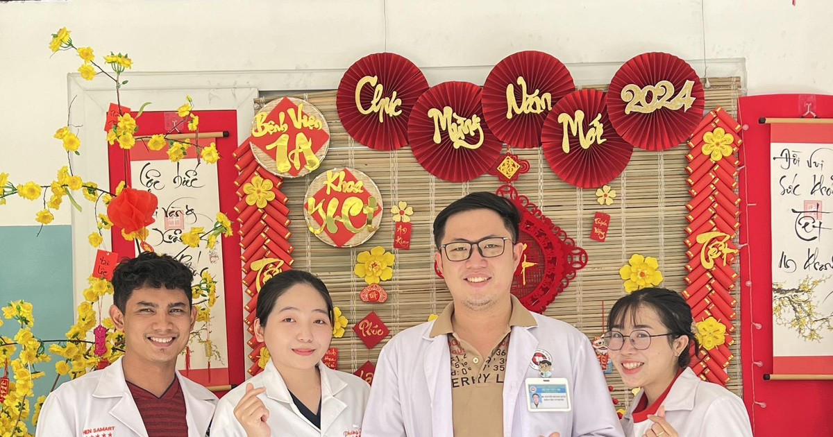 Overseas students in HCMC impressed by traditional Tet