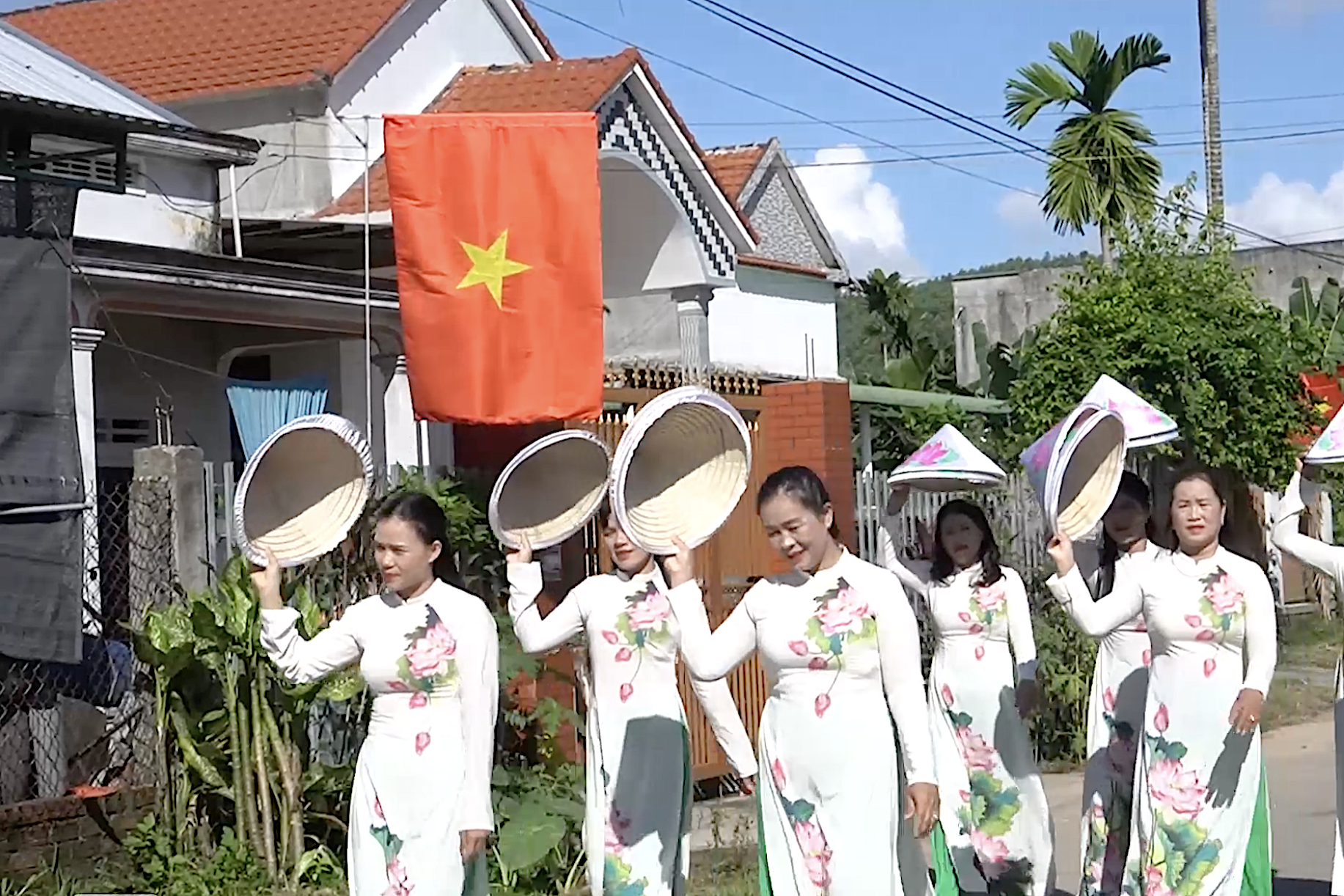 Tập hợp, vận động nhân dân đẩy mạnh các phong trào thi đua yêu nước