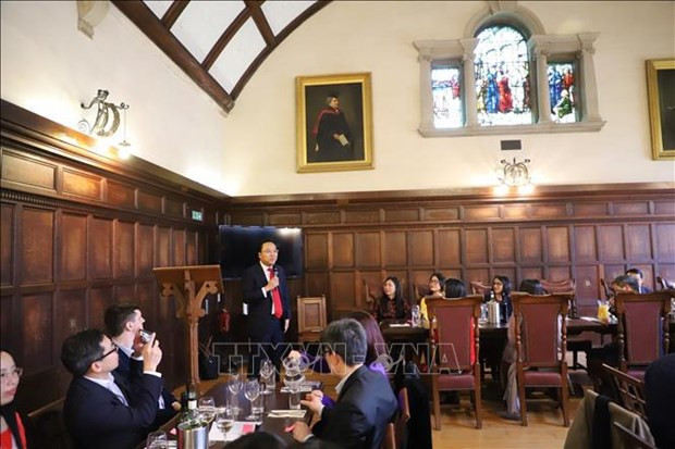 Vietnamese Intellectual Society in UK vows to contribute to Vietnam’s strategic policies hinh anh 1