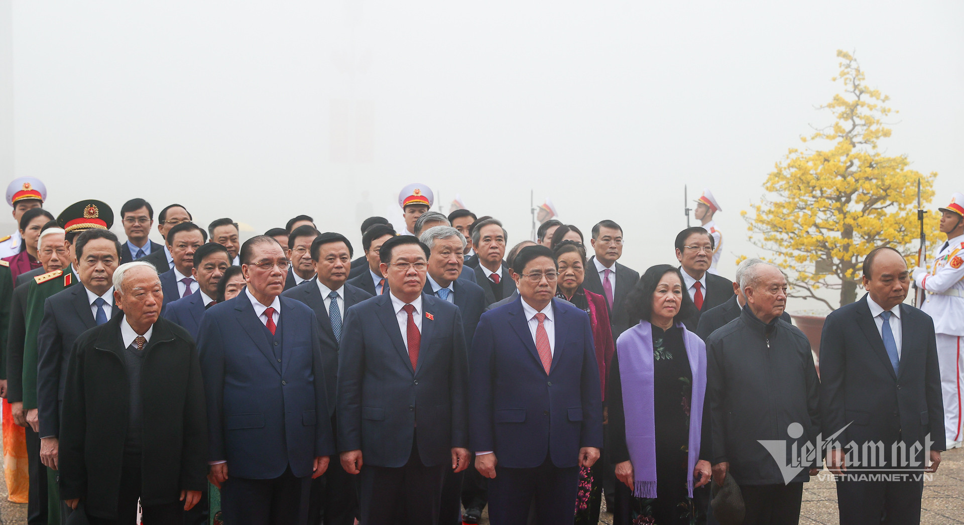 View - Lãnh đạo Đảng, Nhà nước vào lăng viếng Chủ tịch Hồ Chí Minh 