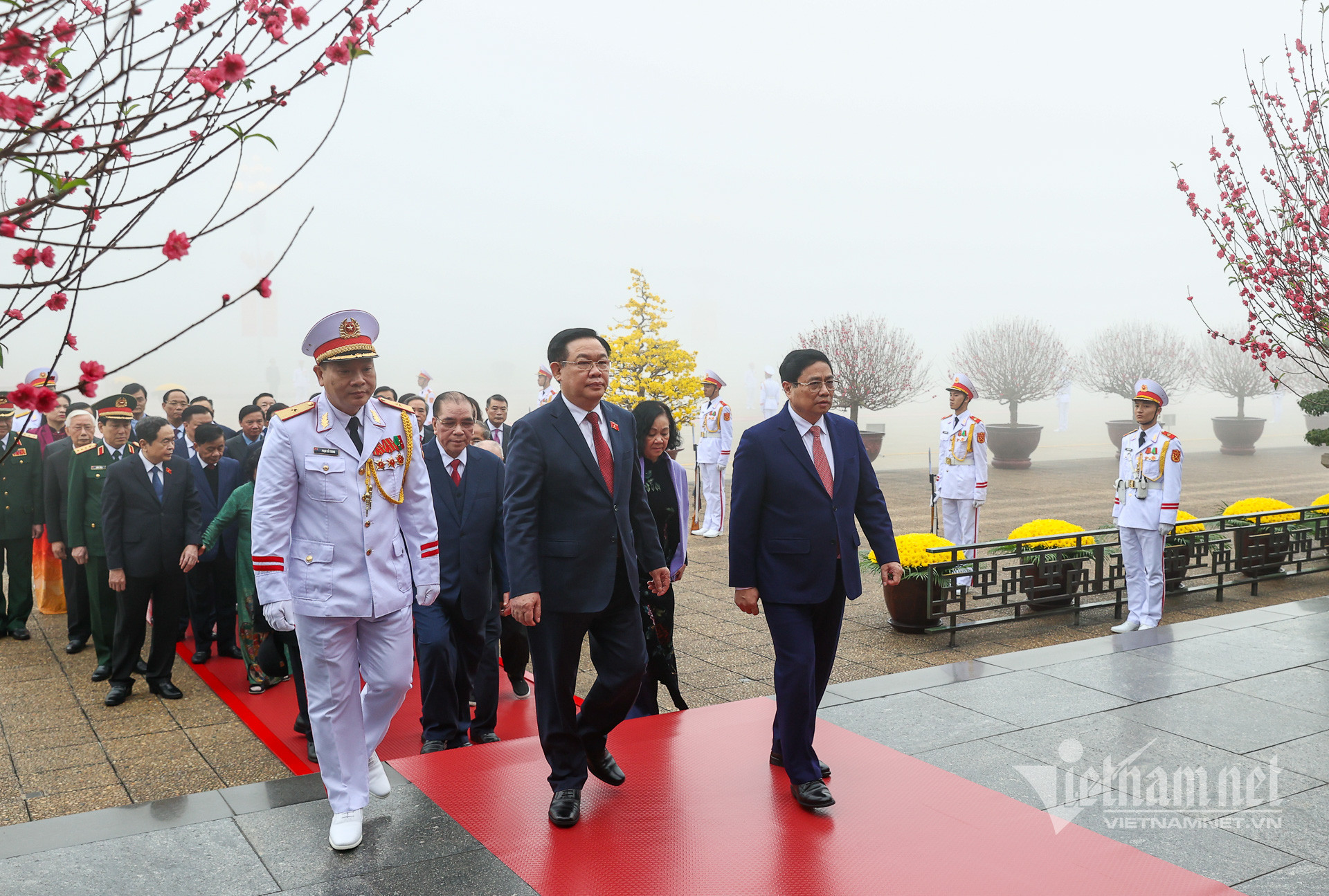 View - Lãnh đạo Đảng, Nhà nước vào lăng viếng Chủ tịch Hồ Chí Minh 