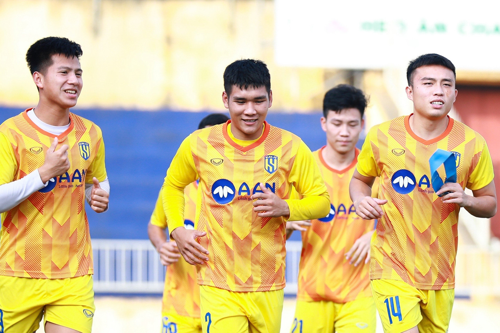 Các đội bóng V-League nghỉ Tết muộn, hội quân sớm