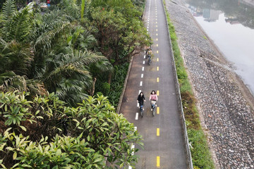 Cận cảnh làn đường đầu tiên dành cho xe đạp chính thức hoạt động ở Hà Nội