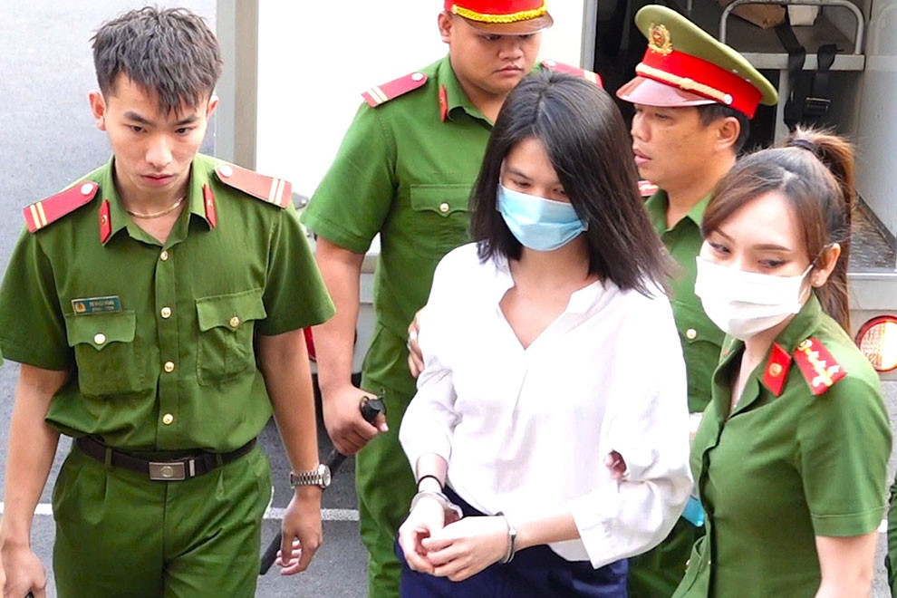 Dẫn giải người mẫu Ngọc Trinh hầu tòa