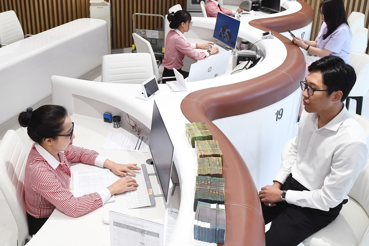 Lãi suất ngân hàng 2/2/2024: Tiếp tục dò đáy, gửi tiền ở đâu có lãi cao nhất?