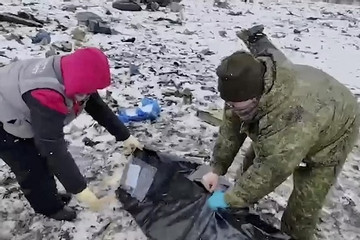 Nga xác định toàn bộ danh tính tù binh Ukraine trên máy bay rơi ở vùng Belgorod