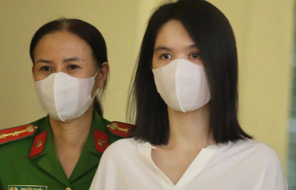 Ngọc Trinh rời trại tạm giam T30, về nhà