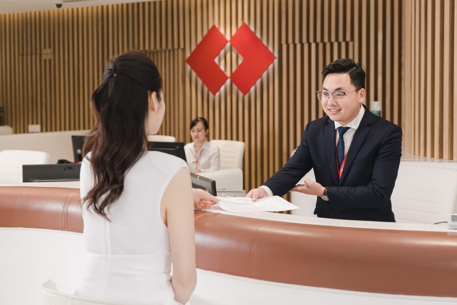 Techcombank vượt chiều gió ngược, trả cổ tức năm 2024