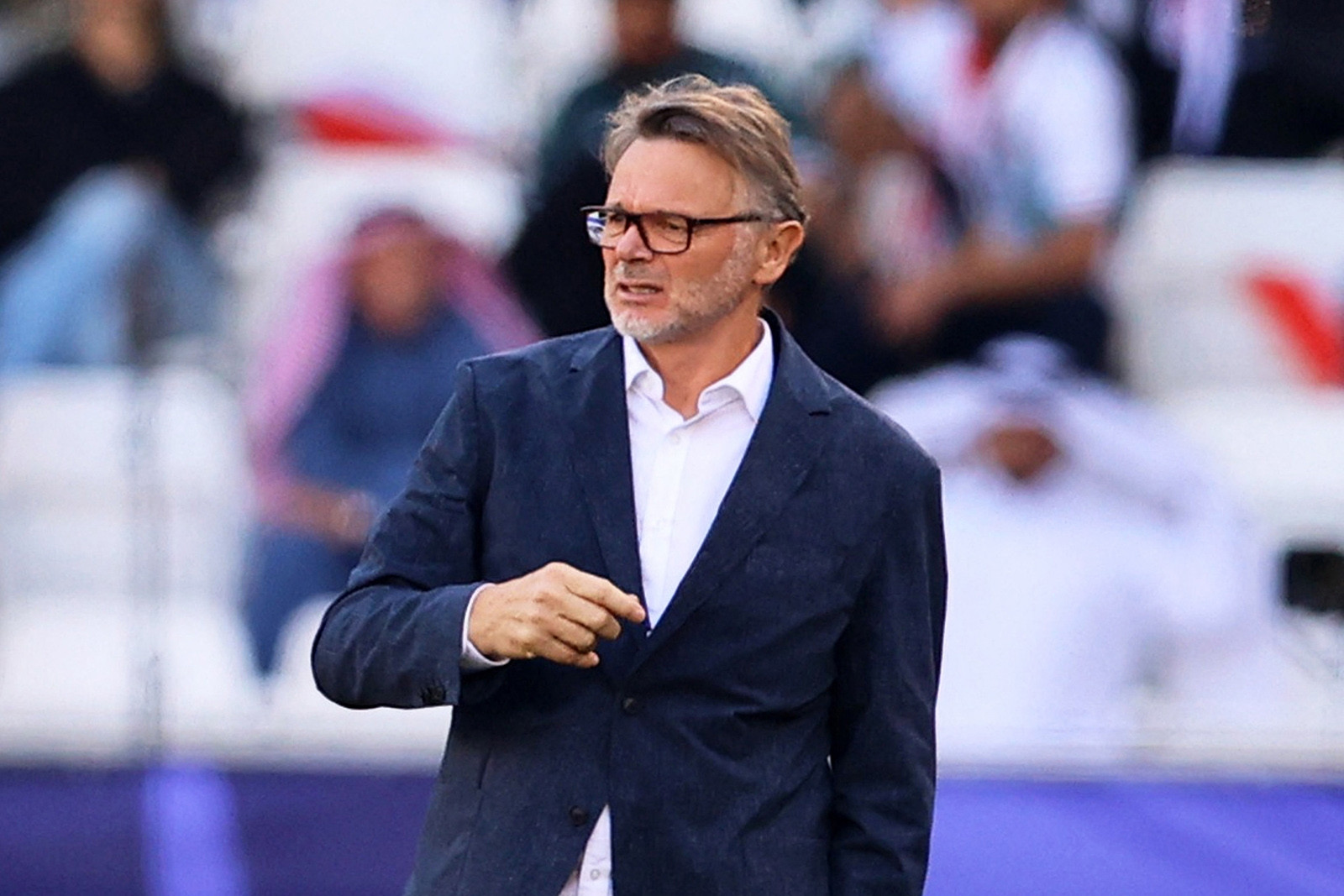 Tuyển Việt Nam dính 'mưa thẻ đỏ': Lỗi ở V-League hay HLV Troussier?