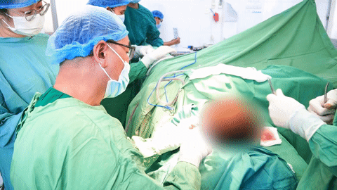Ghép da thành công cho nữ bệnh nhân bị lột tung da đầu