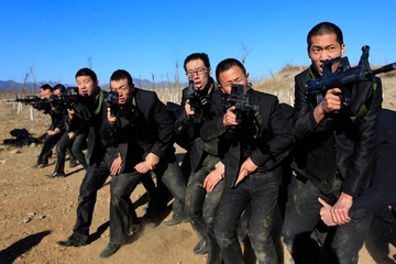Đổ xô thuê vệ sĩ để ‘làm màu’ ở Trung Quốc