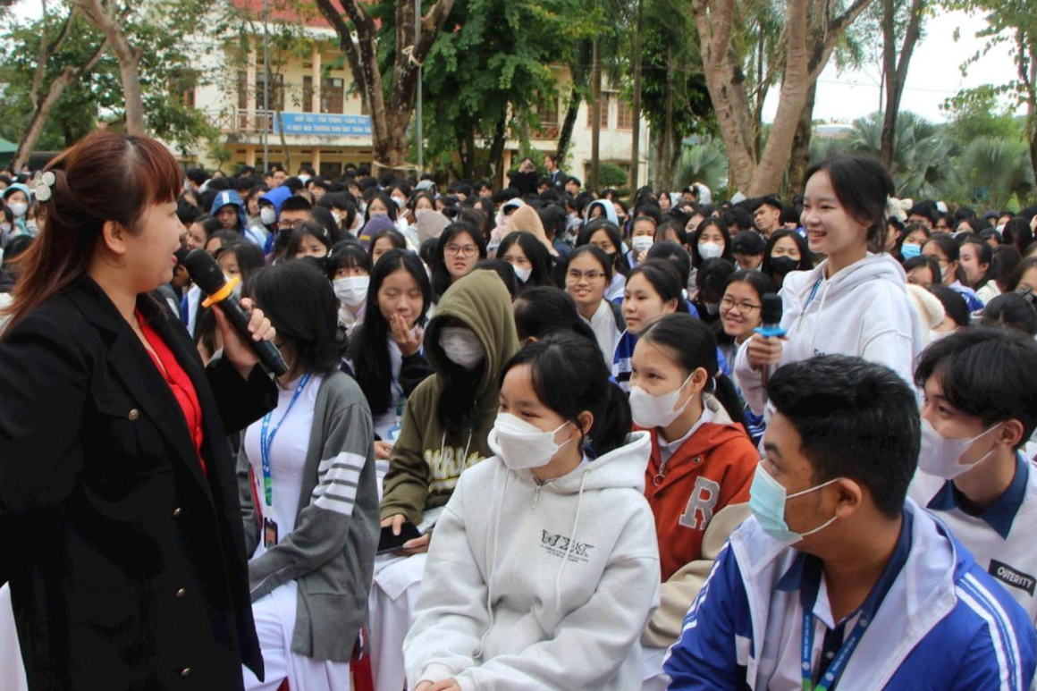 Học sinh Đắk Nông nâng cao hiểu biết pháp luật ngay tại trường học