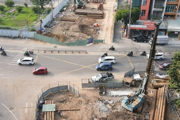 Nới rào chắn để thi công hầm chui dự án 4.800 tỷ đồng ở cửa ngõ Tân Sơn Nhất