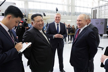 Báo Nga: Ông Kim là nhà lãnh đạo đầu tiên được Tổng thống Putin tặng xe Aurus