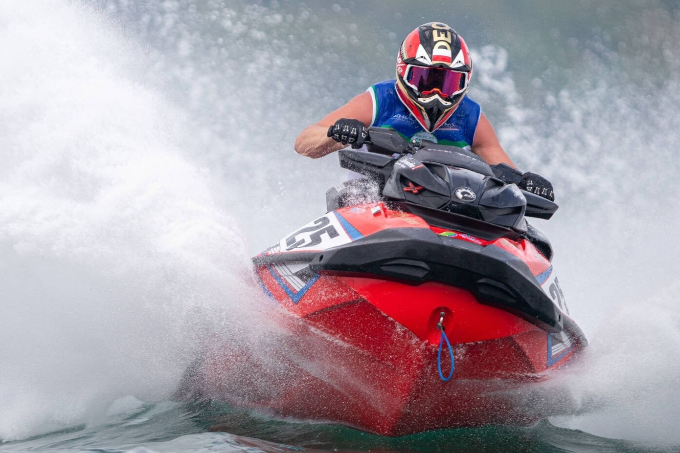 Đua thuyền máy và loạt sự kiện hấp dẫn hút du khách đến Bình Định