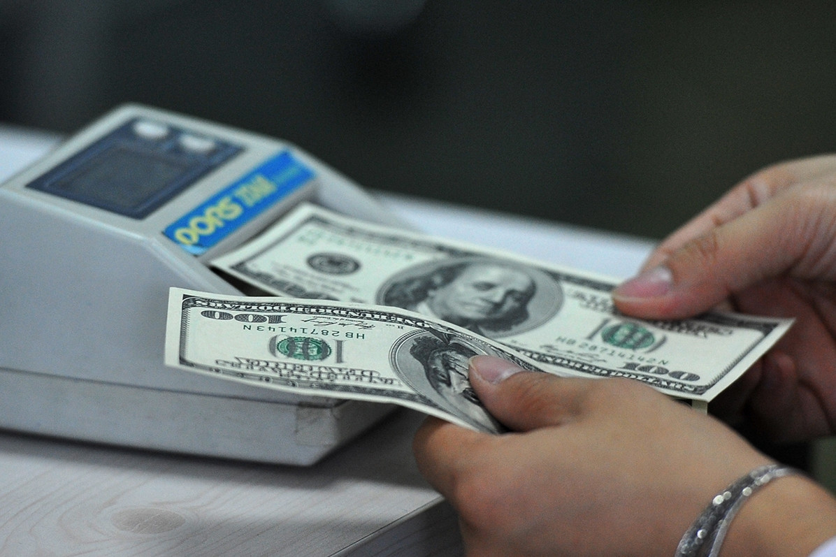 Giá USD tự do tăng vượt 25.000 đồng, USD ngân hàng đi xuống