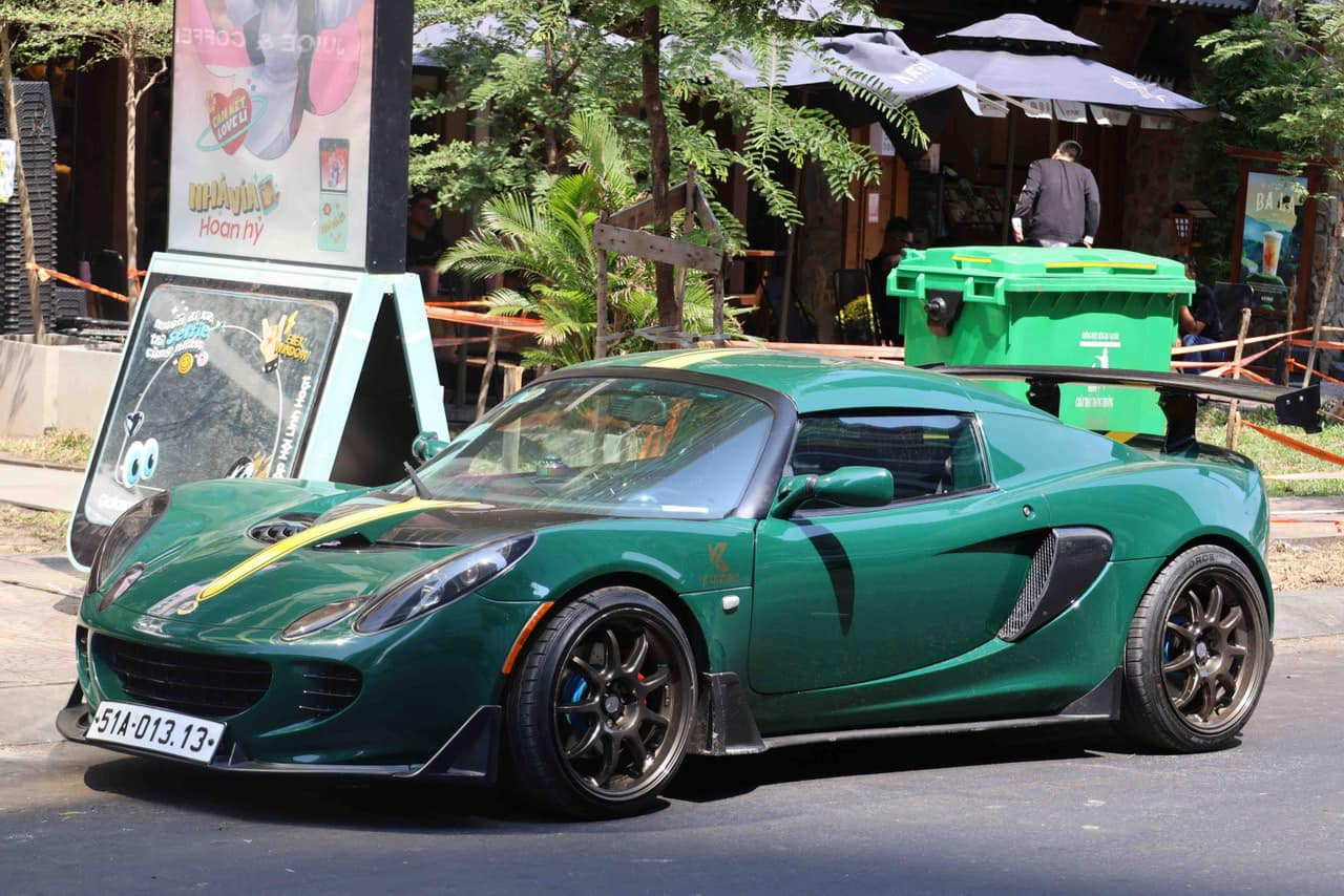 lotus elise qua vu 3.jpg