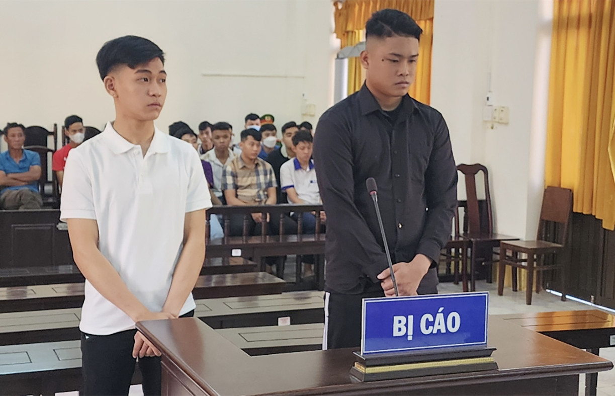 Mang súng đi đòi nợ, 2 thanh niên lĩnh án tù sau phát bắn chỉ thiên