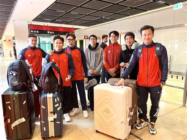 Vietnamese gymnastics athletes striving to win Paris Olympics berths hinh anh 1