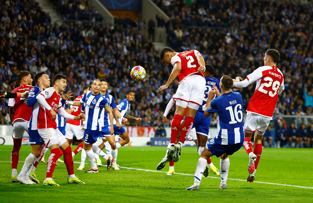 Arsenal thua Porto vì siêu phẩm phút bù giờ Arsenal Porto.jpg
